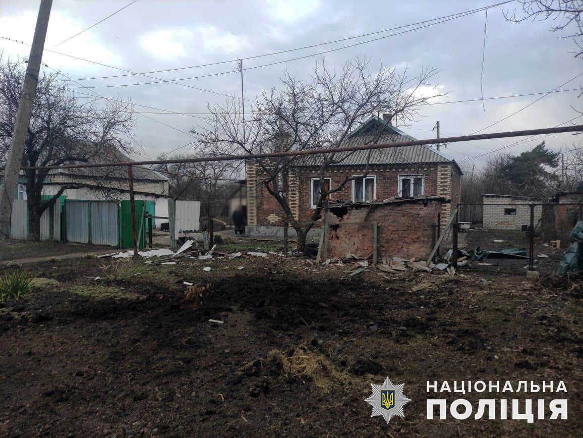 Загинули двоє цивільних: за день окупанти понад 30 разів били по Донеччині та пошкодили майже 40 будинків (зведення) 8
