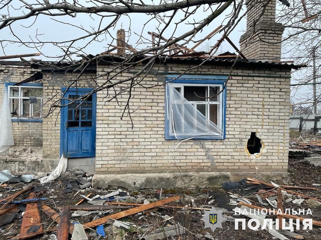 Погибли двое гражданских: за день оккупанты более 30 раз били по Донетчине и повредили почти 40 домов (сводка) 10
