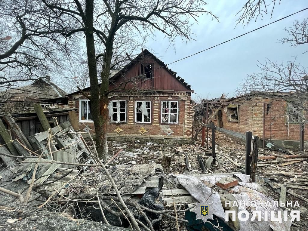 Погибли двое гражданских: за день оккупанты более 30 раз били по Донетчине и повредили почти 40 домов (сводка) 11