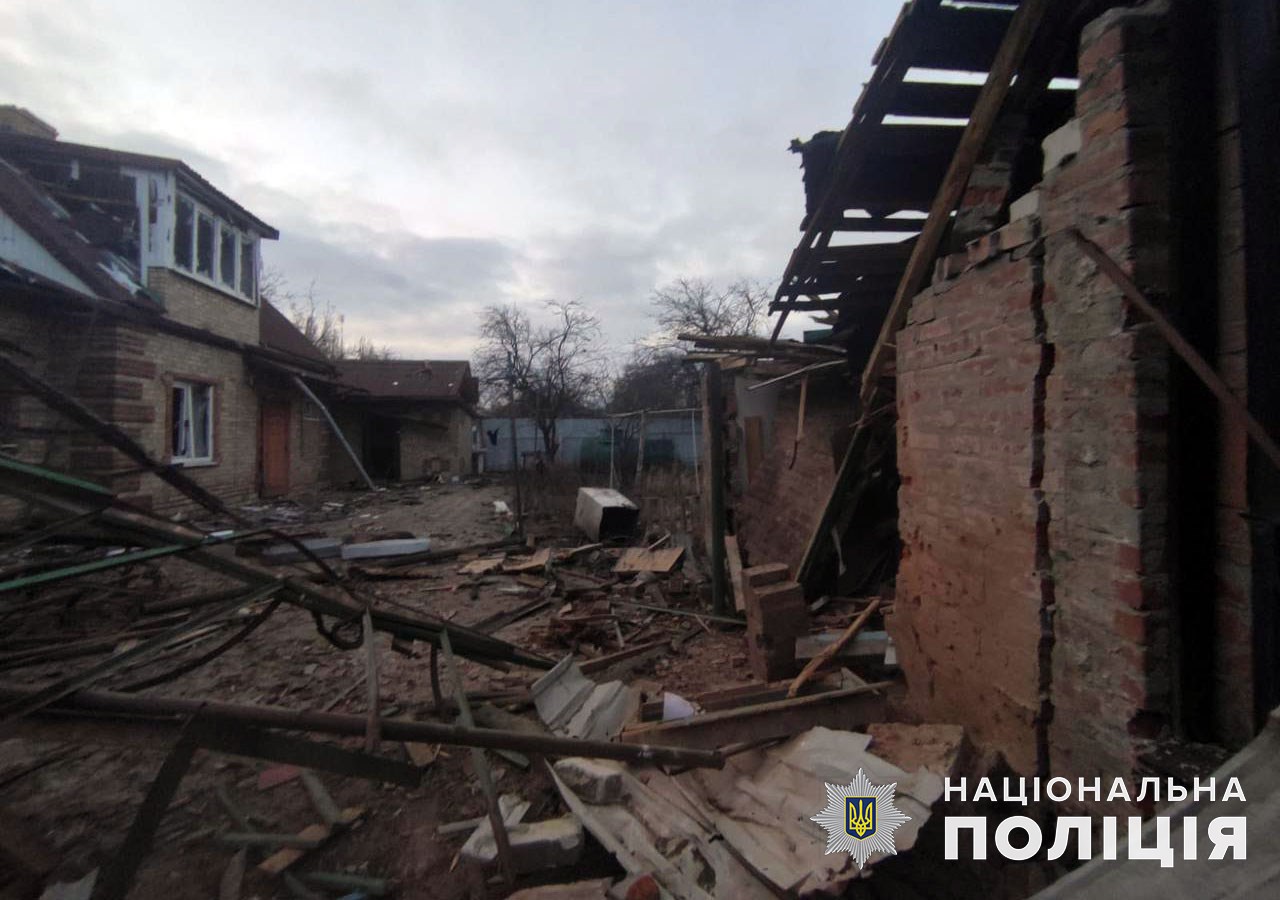 Загинули двоє цивільних: минулої доби окупанти 37 разів гатили по Донеччині (зведення) 11