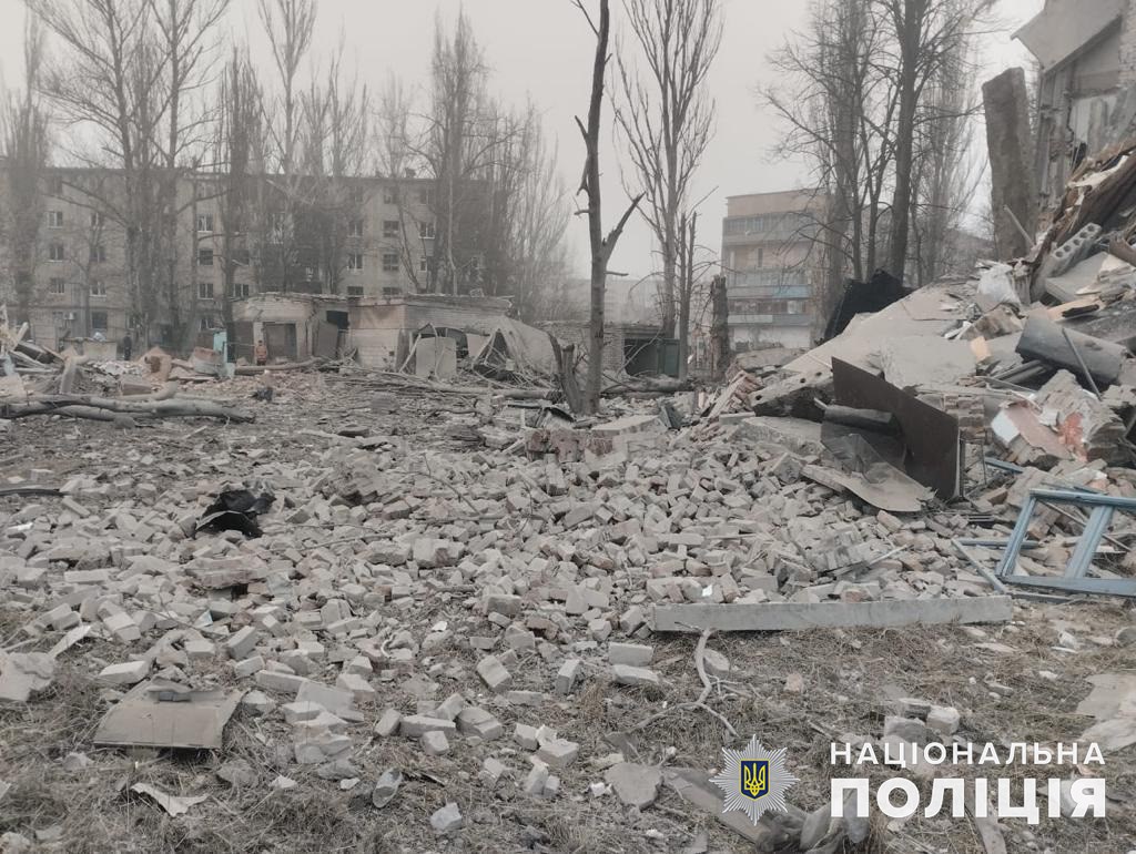 Загинули двоє цивільних: минулої доби окупанти 37 разів гатили по Донеччині (зведення)