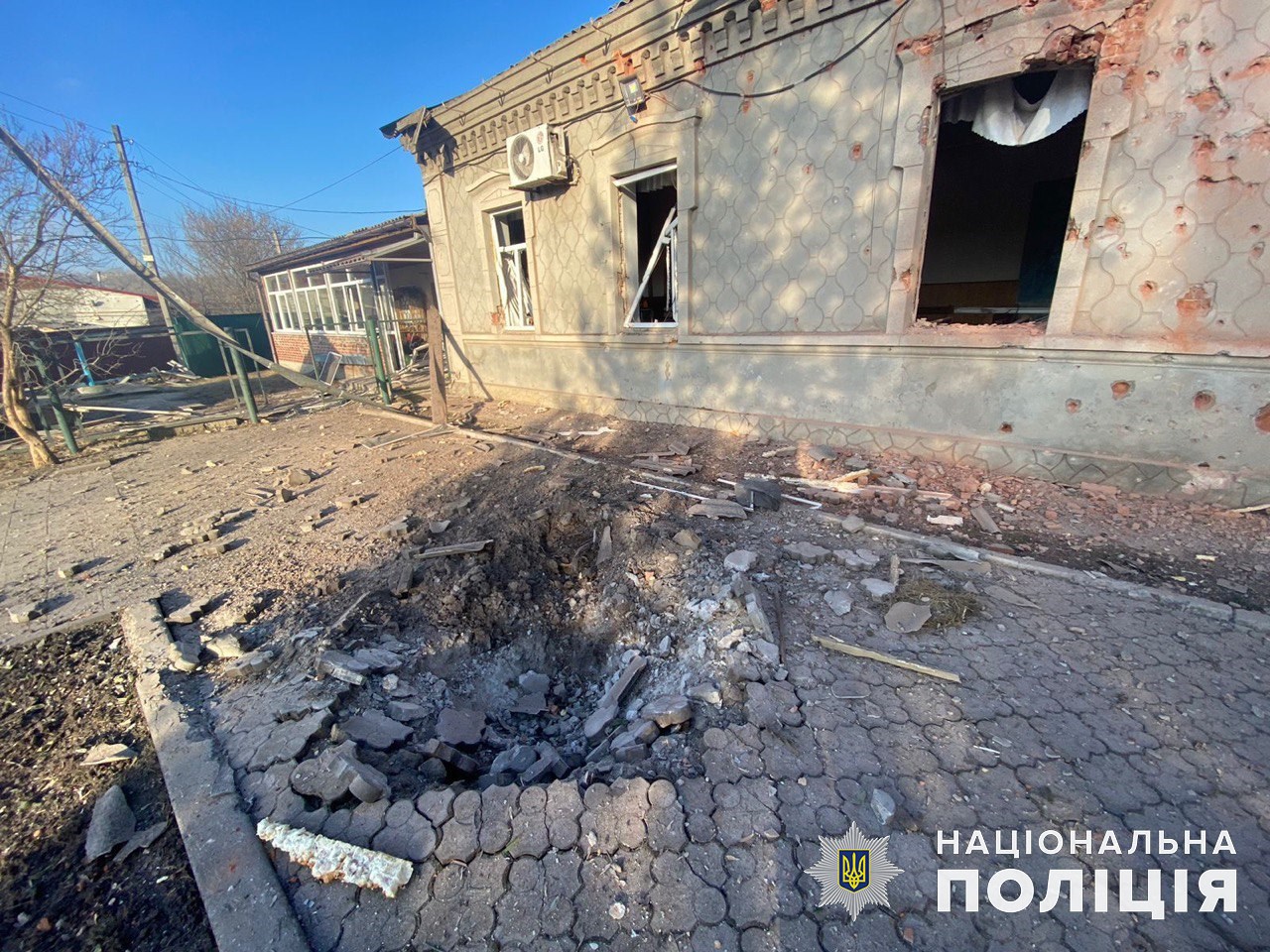 Погиб бахмутчанин, ранены шесть человек, разрушены школа и дома — последствия российских обстрелов на Донетчине (сводка) 8