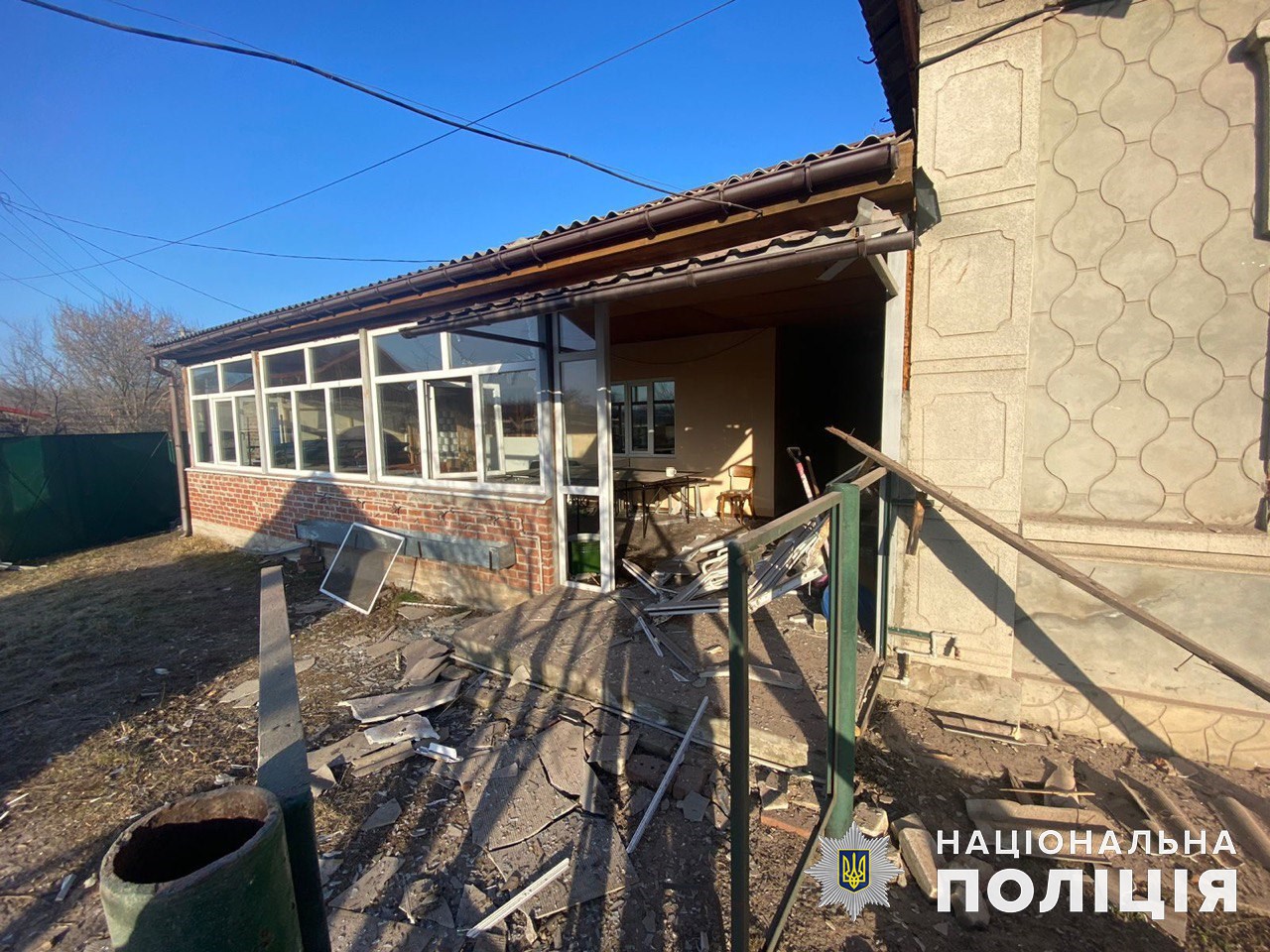 Погиб бахмутчанин, ранены шесть человек, разрушены школа и дома — последствия российских обстрелов на Донетчине (сводка) 9