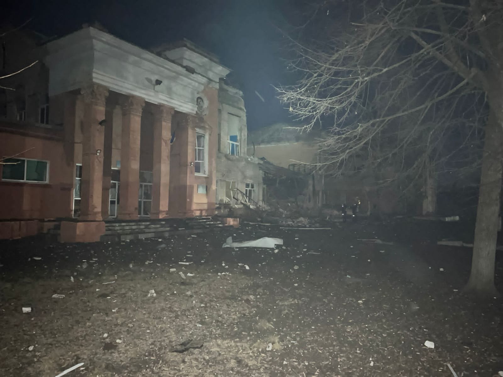 Погиб бахмутчанин, ранены шесть человек, разрушены школа и дома — последствия российских обстрелов на Донетчине (сводка) 20
