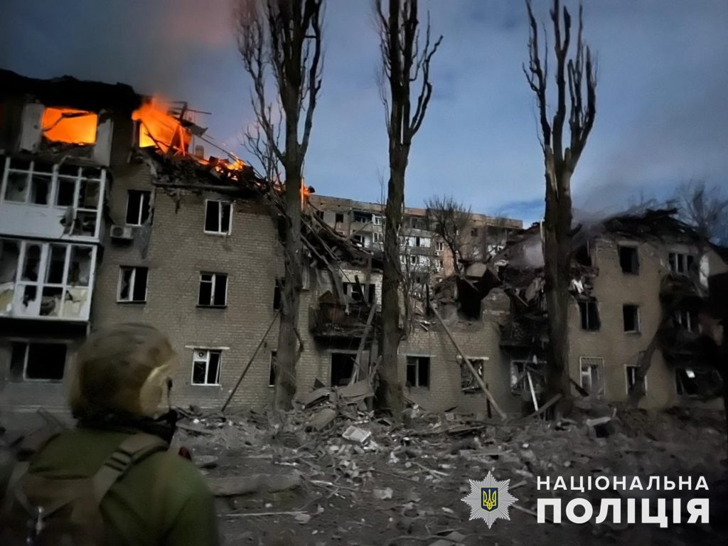 Сутки на Донетчине: россияне убили гражданского, ранили семерых, разрушили школу (сводка)