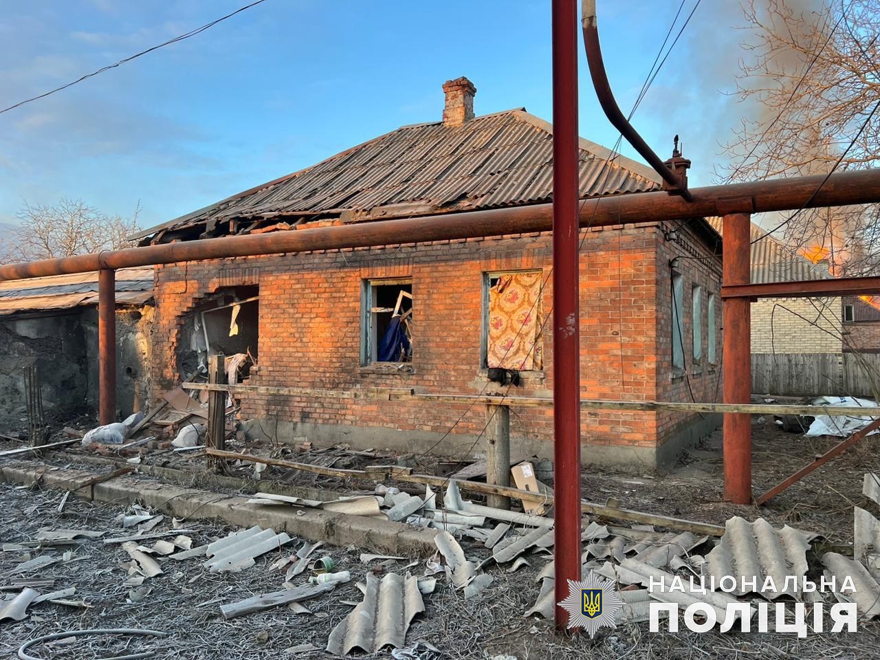 Погиб бахмутчанин, ранены шесть человек, разрушены школа и дома — последствия российских обстрелов на Донетчине (сводка) 7