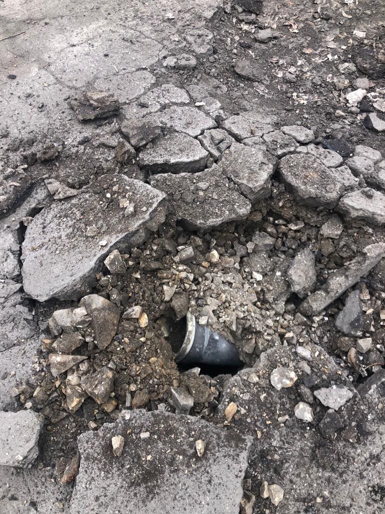 Погибла женщина: россияне посреди дня ударили ракетами по Украинску возле Селидово (ФОТО) 3