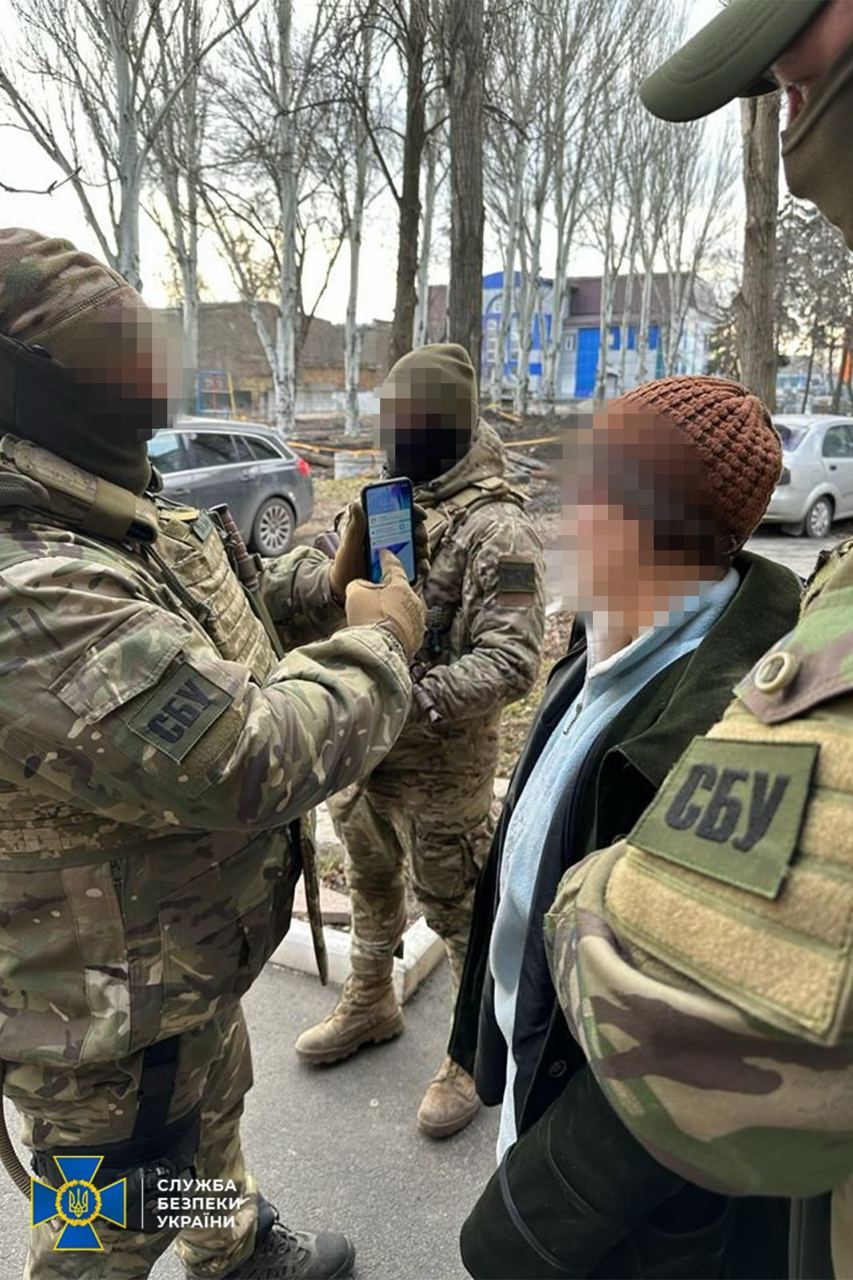 У двох мешканців Новогродівки знайшли переписку з бойовиком: вони ймовірно вказували росіянам, де ЗСУ 2