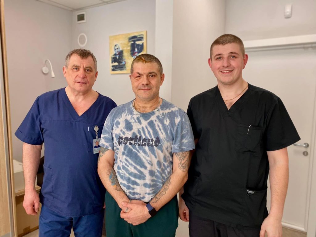 Наново сформували череп: львівські медики провели надскладну операцію бійцю, який дістав поранення на Донеччині