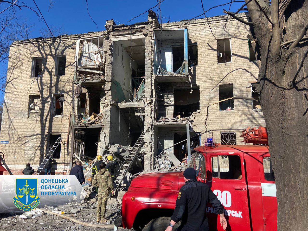 Краматорск под ракетным обстрелом: оккупанты попали в многоэтажку, один местный погиб, четверо ранены (ФОТО, ВИДЕО, ОБНОВЛЕНО) 6