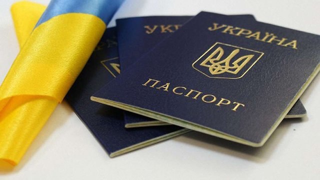Бахмутяни у Києві зможуть оновити дані з паспортів-книжечок та перереєструвати місце проживання: як це зробити