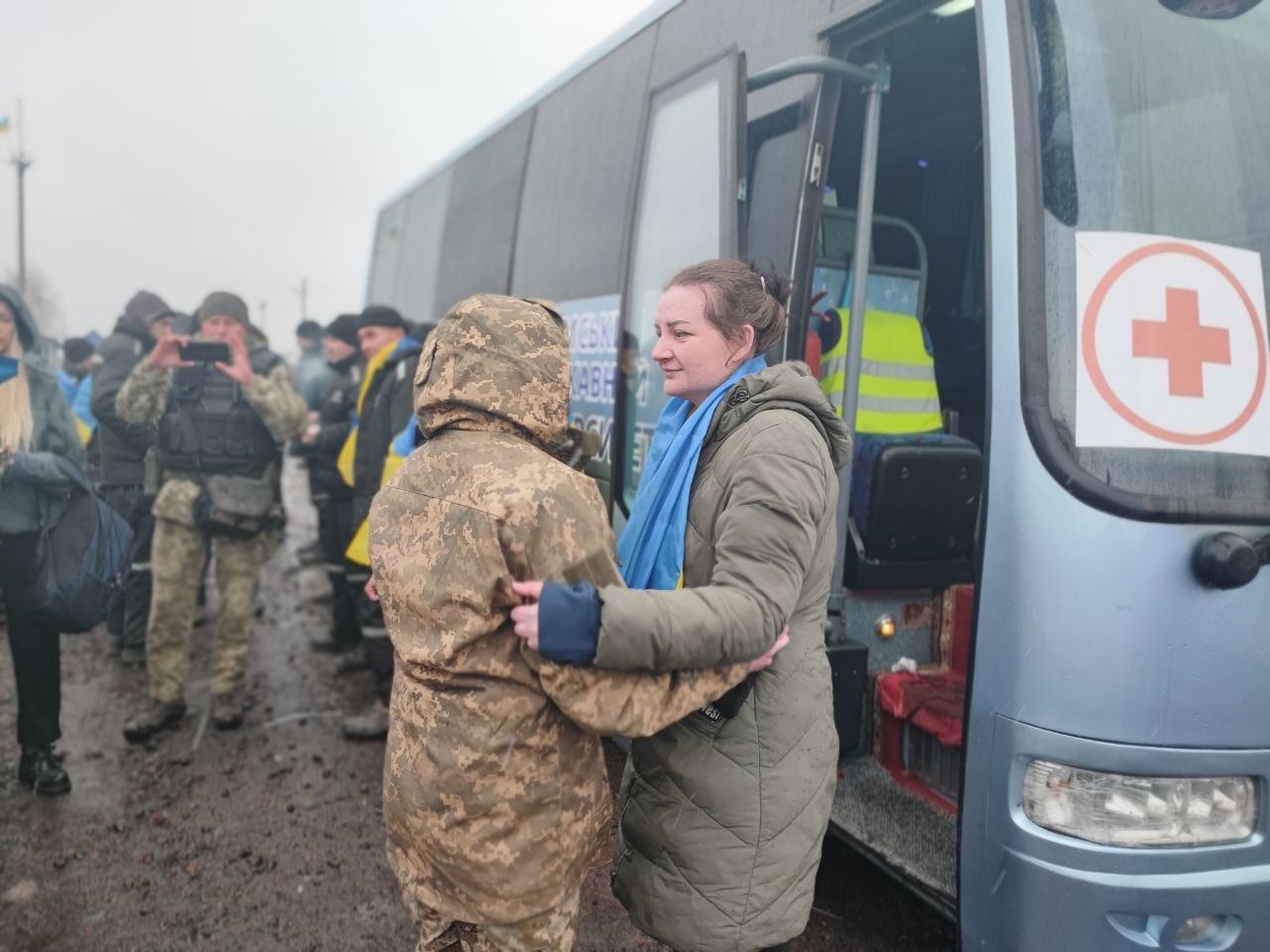 Ще 130 українських захисників і захисниць повернули з полону, серед них — оборонці Маріуполя, Бахмута й Соледара (ФОТО, ВІДЕО) 2