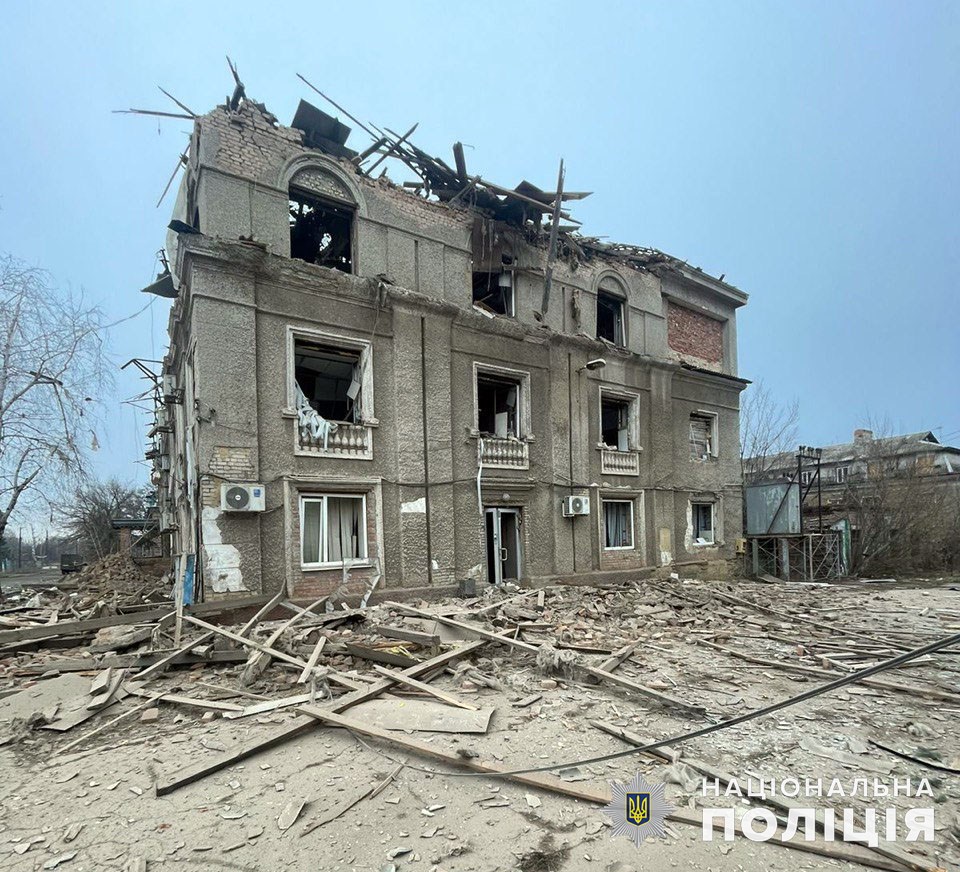 Сутки в Донецкой области: россияне били по жилым кварталам, пострадали двое гражданских (сводка) 12