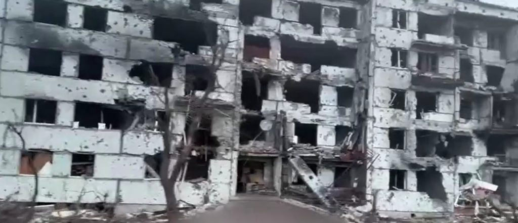 Сплошная руина: что стало с жилым кварталом на восточной окраине Бахмута за месяцы российских атак (ВИДЕО)