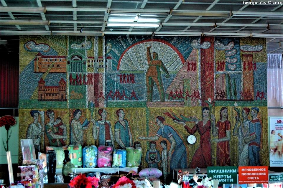 мозаїчне панно в супермаркеті в Бахмуті