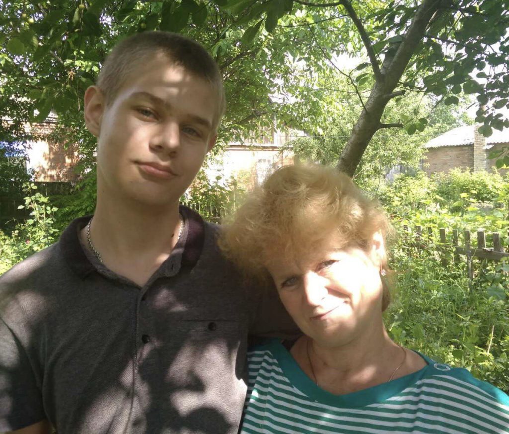 Виховує сина з інвалідністю та шукає новий прихисток: мати-одиначка з Сіверська потребує допомоги