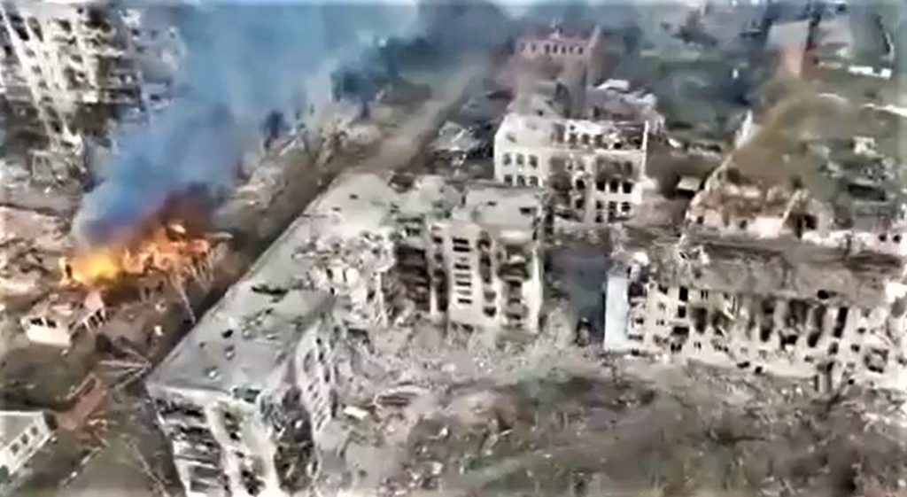 У Бахмуті російські окупанти знищили цілий квартал у центрі міста: що втратили містяни (ВІДЕО)