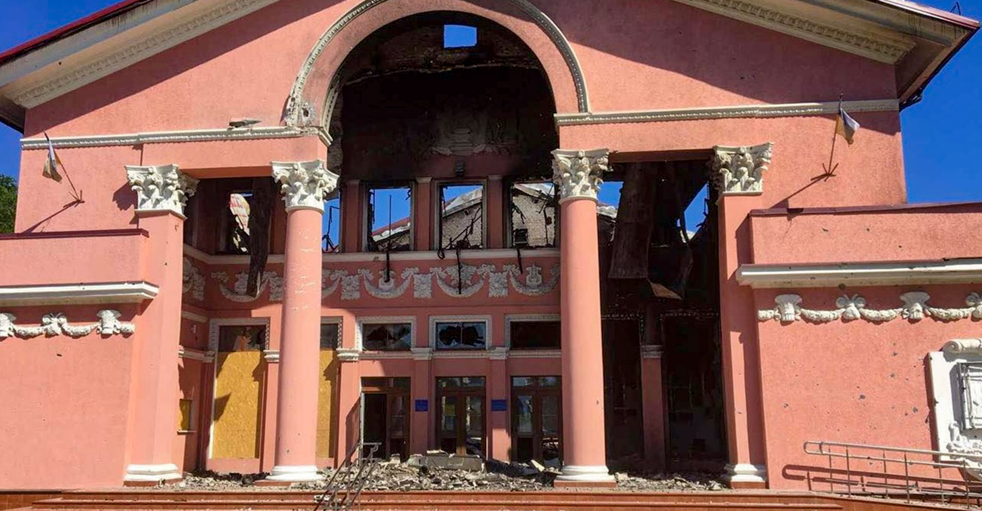 зруйнований театр у Сєвєродонецьку