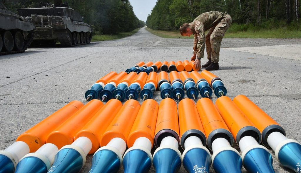 Снаряди зі збідненим ураном: чи є вони ядерною зброєю та наскільки небезпечно використовувати їх в Україні