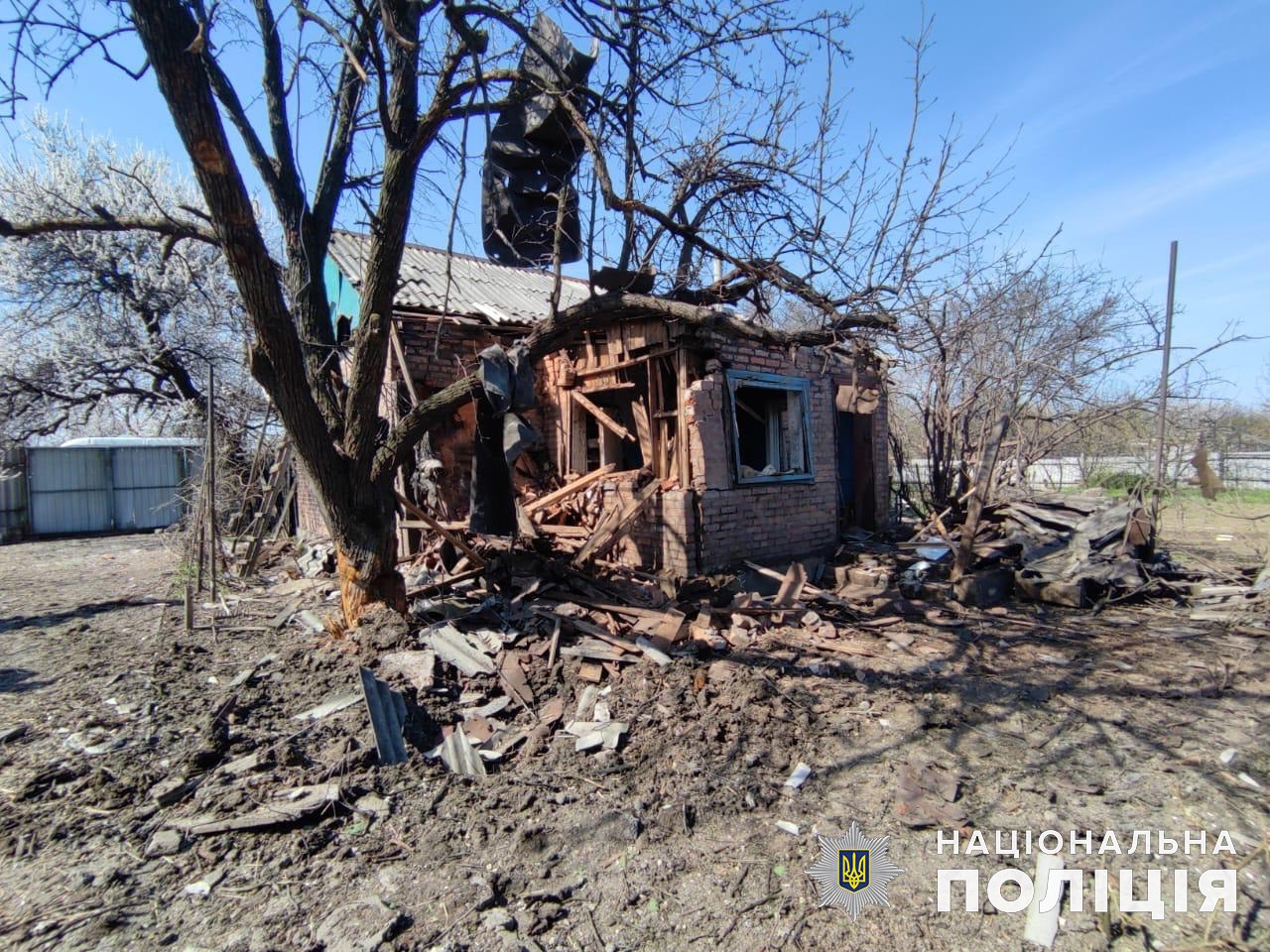 Ранены пятеро гражданских: за сутки россияне повредили более двух десятков домов на Донетчине (ФОТО, СВОДКА) 1