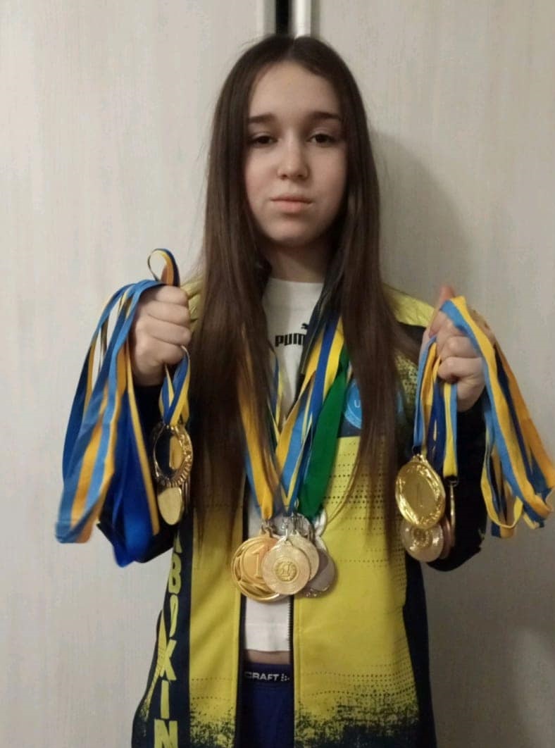 Юная кикбоксерша с Донетчины выиграла “золото” на чемпионате Украины и посвятила победу полицейским “Белого ангела” 1