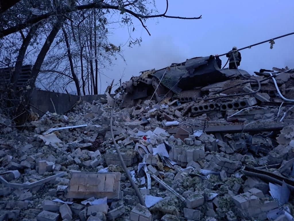 Росіяни зруйнували будівлю в Дніпрі