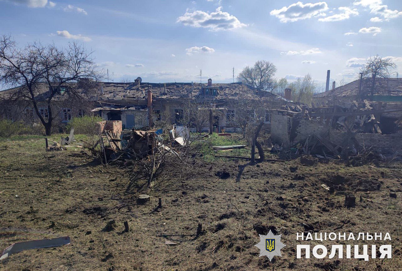 Ранены пятеро гражданских: за сутки россияне повредили более двух десятков домов на Донетчине (ФОТО, СВОДКА) 4