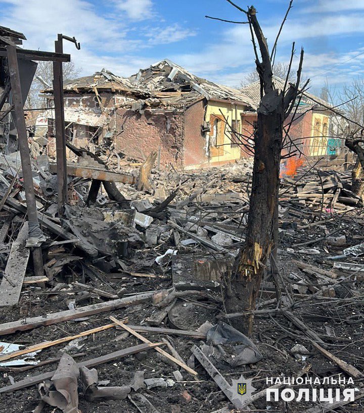 Били зі “Смерчів” і “Ураганів”: минулого дня російські удари забрали життя шістьох мешканців Донеччини (зведення) 3