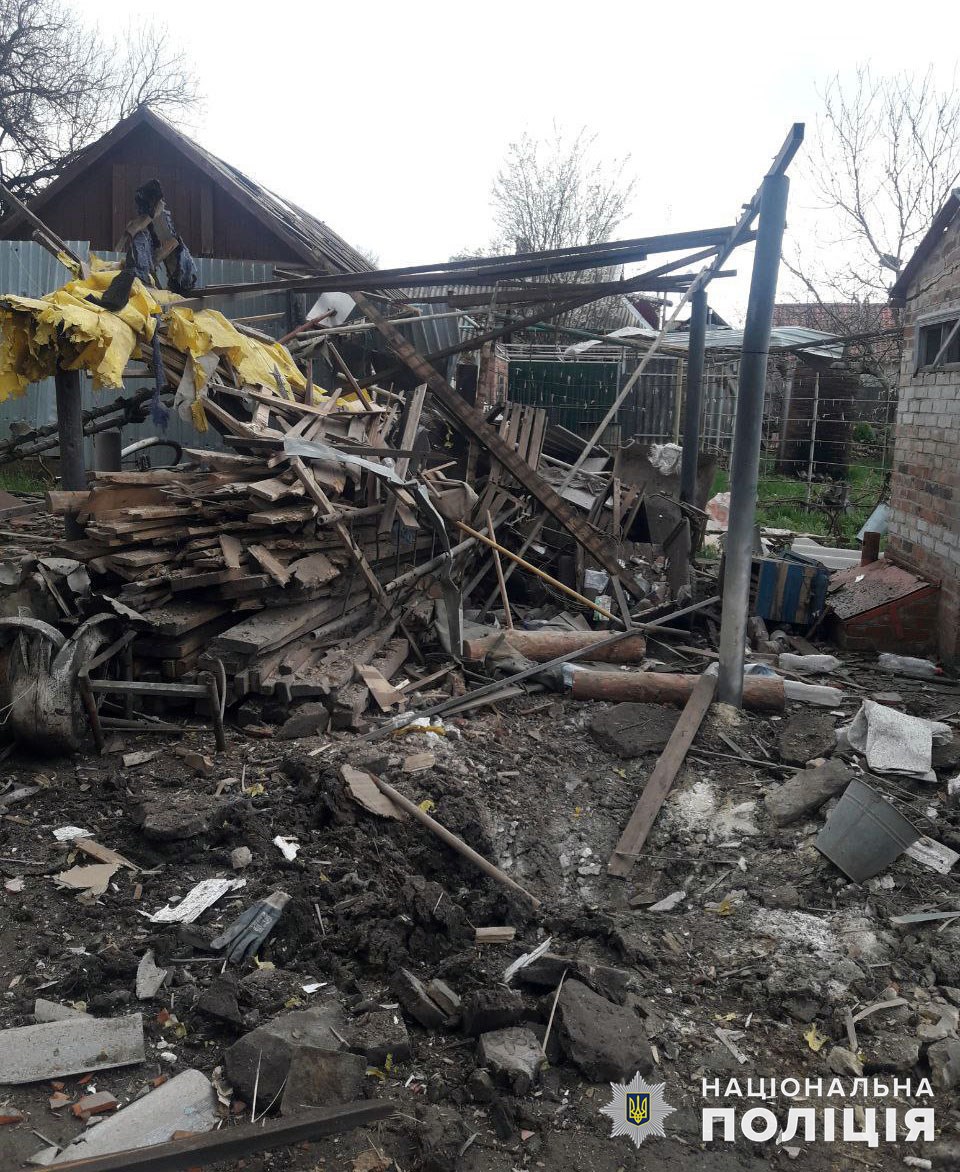 Более полусотни разрушений и четверо раненых: за день полицейские зафиксировали 18 атак россиян по Донетчине (ФОТО) 4