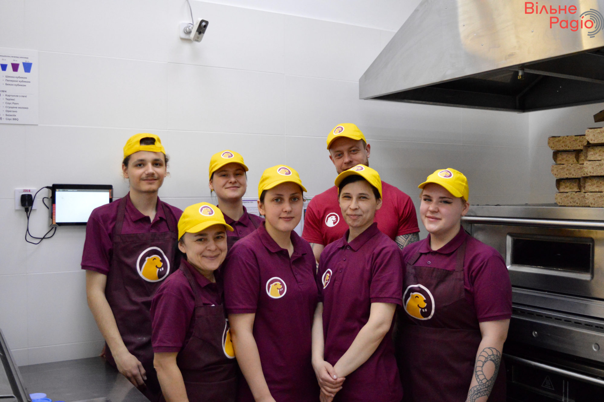 Восточная пицца в Киеве: как работает сеть, которая пекла по 1500 благотворительных пицц на Донетчине, и выдерживает тесто по 3 дня (репортаж) 3