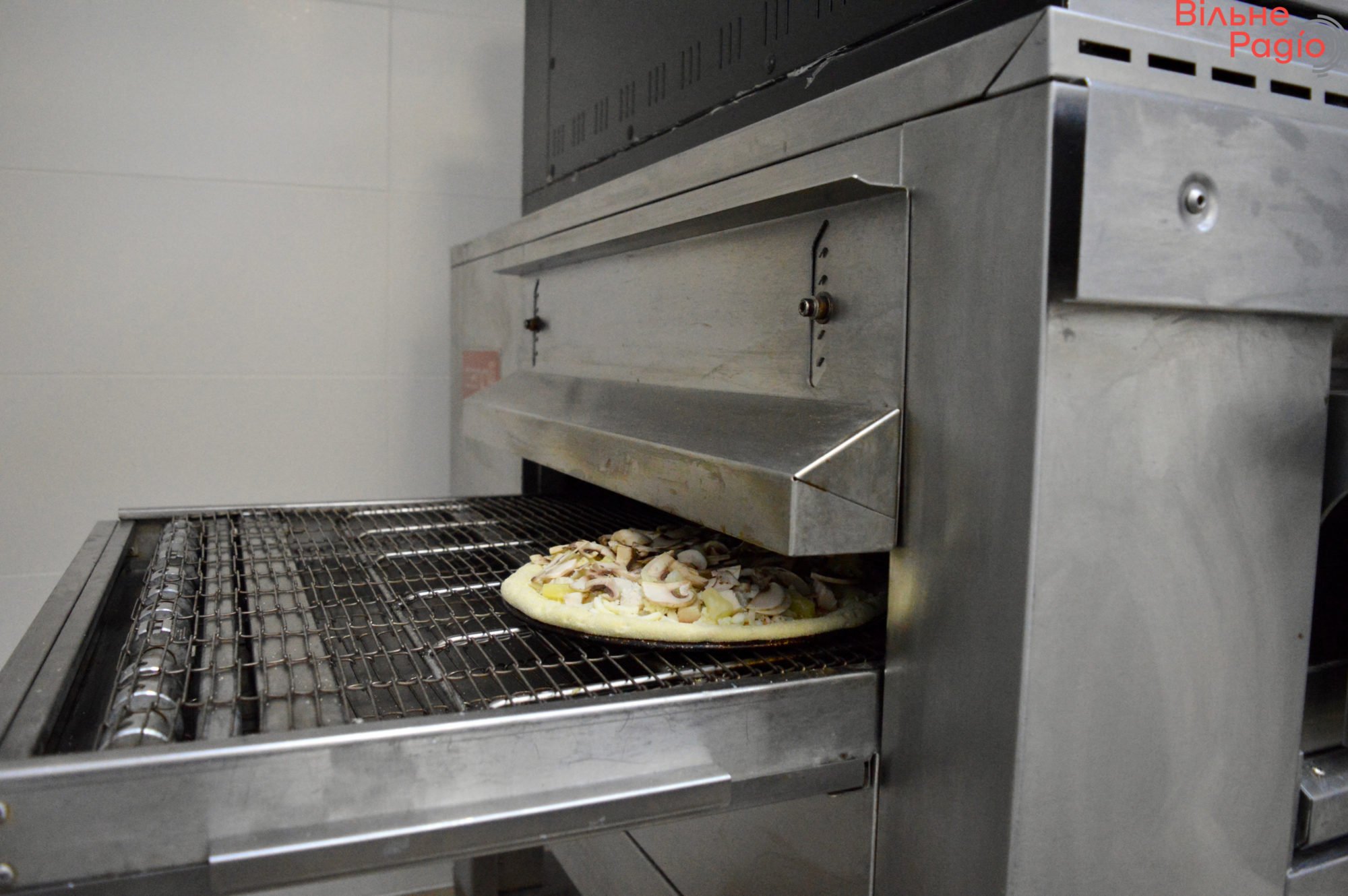 Східна піца у Києві: як працює мережа, яка пекла по 1500 благодійних піц на Донеччині, і витримує тісто по 3 дні (репортаж) 4