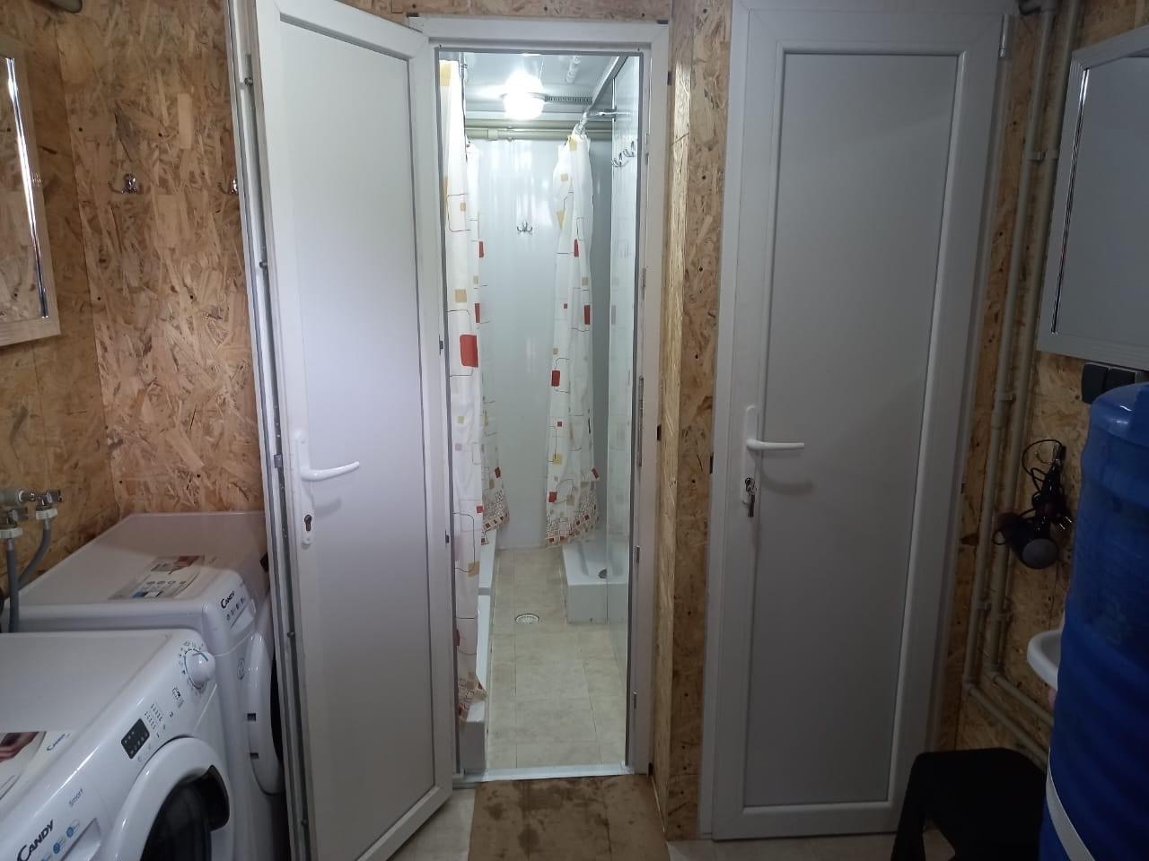 В Святогорске появился уличный санитарный комплекс — в нем есть душ, туалет и стиральные машины (ФОТО) 4