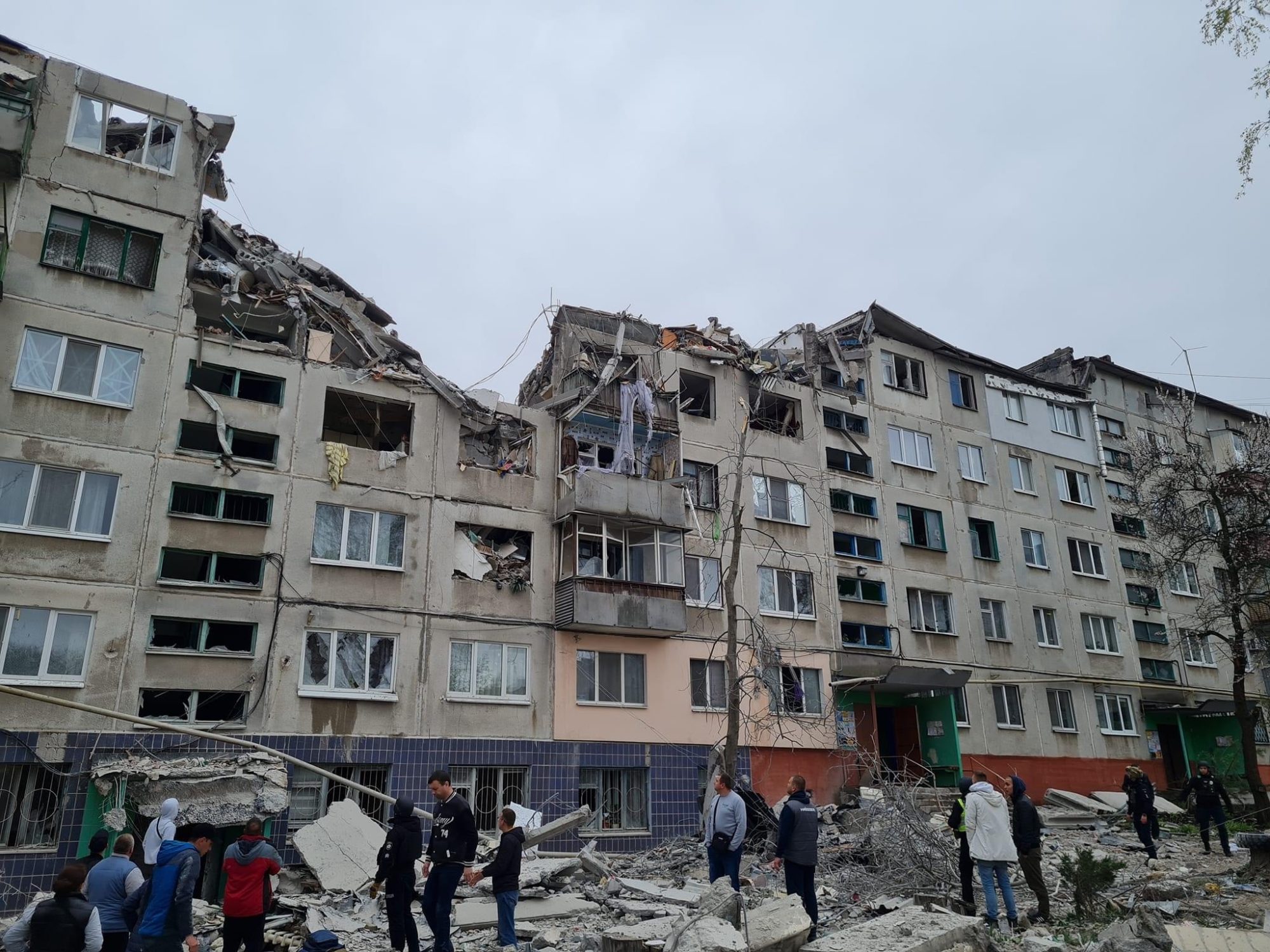 Погибли 8 гражданских, среди них ребенок: россияне массированно обстреляли Славянск (ФОТО) 2