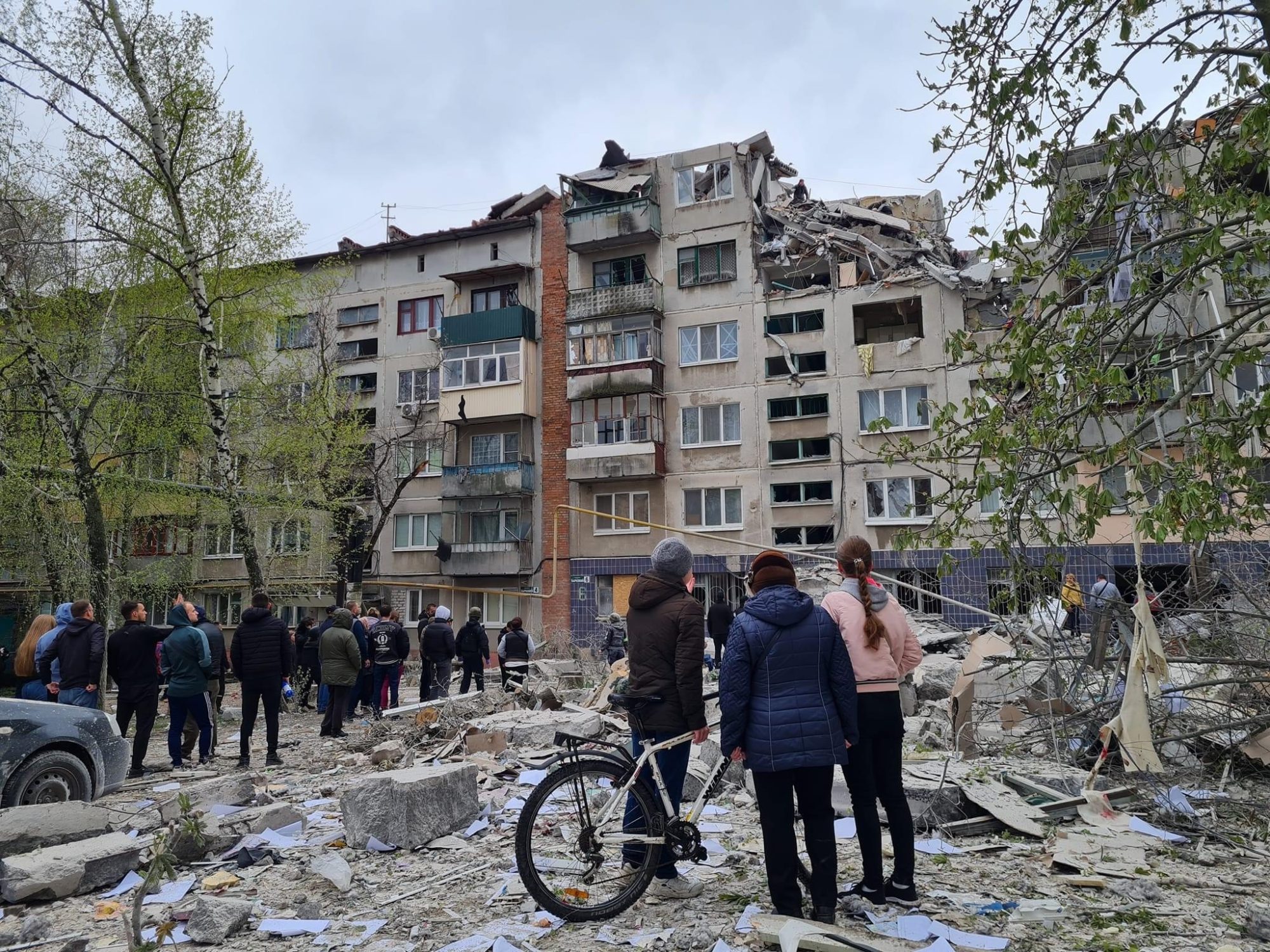 Погибли 8 гражданских, среди них ребенок: россияне массированно обстреляли Славянск (ФОТО) 3