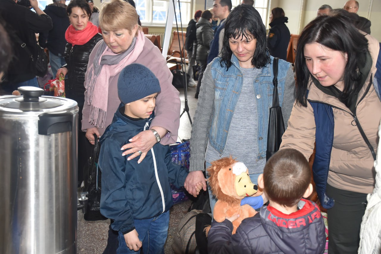 На Житомирщину прибыл первый эвакуационный рейс с жителями Донетчины (ФОТО) 3