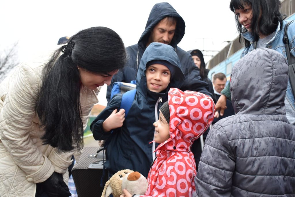 На Житомирщину прибув перший евакуаційний рейс з мешканцями Донеччини (ФОТО)