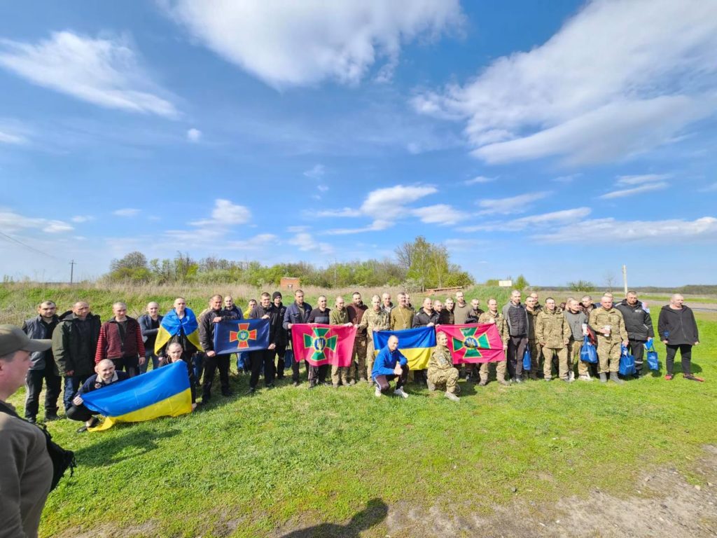В Украину из российского плена вернули еще 44 украинца (ФОТО, ВИДЕО)