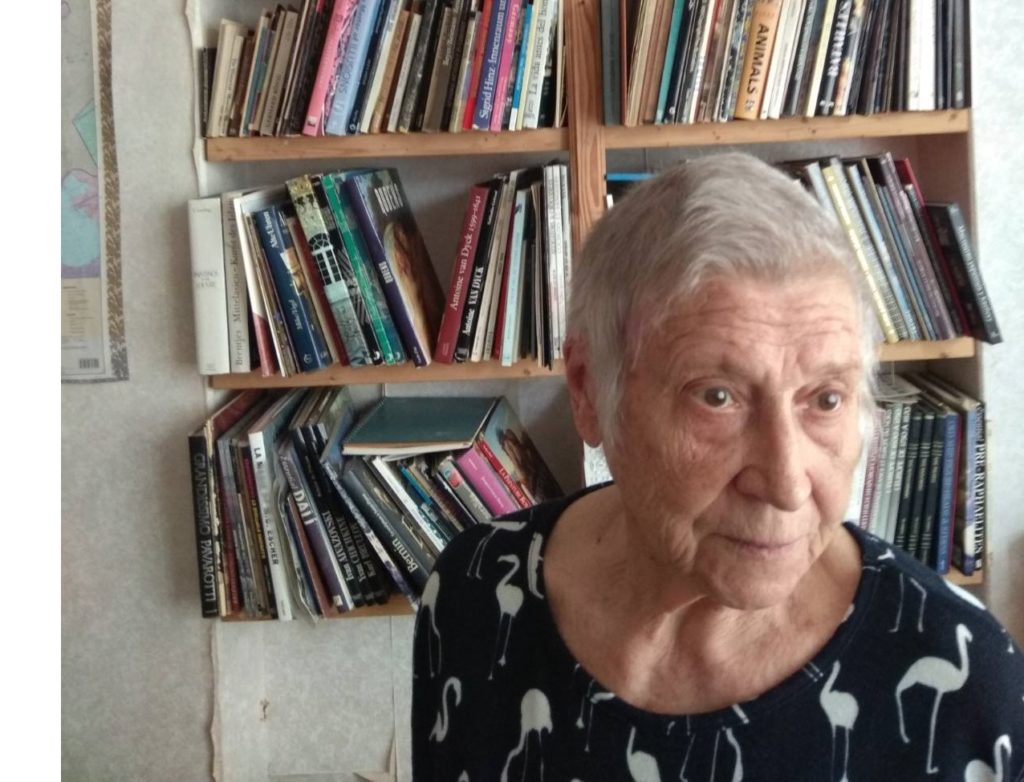 Пикетчица-одиночка из Бахмута: история пенсионерки, которая ожидала танки с плакатом против Путина (ФОТО)