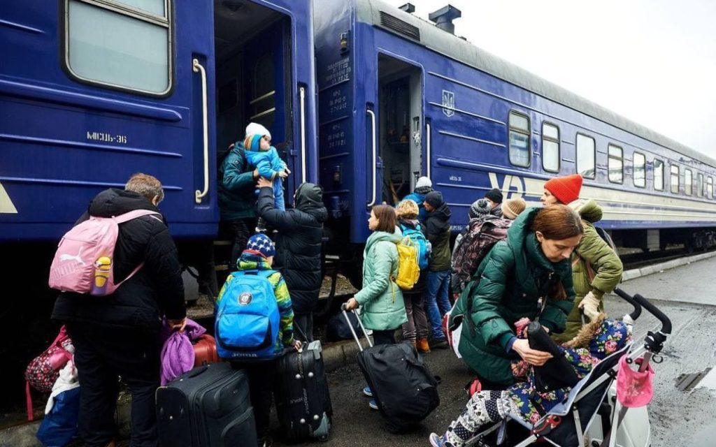 З прифронтових громад Донеччини евакуювали всіх прийомних дітей, але 81 дитина з рідними батьками залишилася