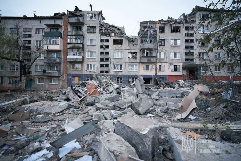 Обстрел Славянска: из-под завалов достали тело женщины, количество погибших возросло до девяти