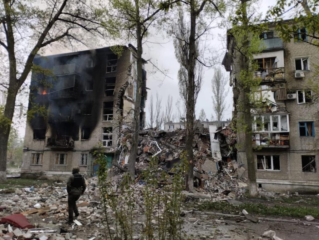 11 раненых и один убитый: от российских атак на Донетчине пострадали еще 47 домов и школа (ФОТО, СВОДКА)