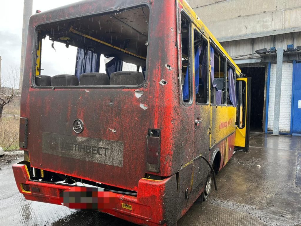 В Авдеевке снаряд попал в автобус: погибла женщина (ФОТО)