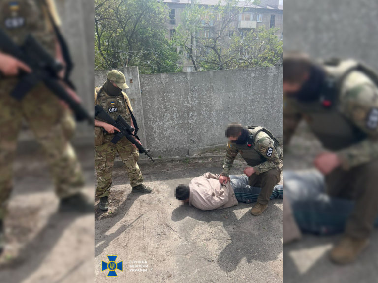 На Донеччині затримали чоловіка, який ймовірно передавав інформацію про колони ЗСУ в бік Бахмута