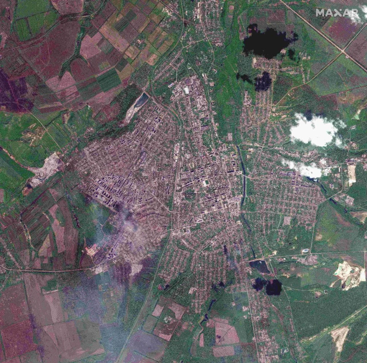 Выжженные парки и разрушенные целые районы: как выглядит Бахмут из космоса в мае 2023-го (ФОТО) 2