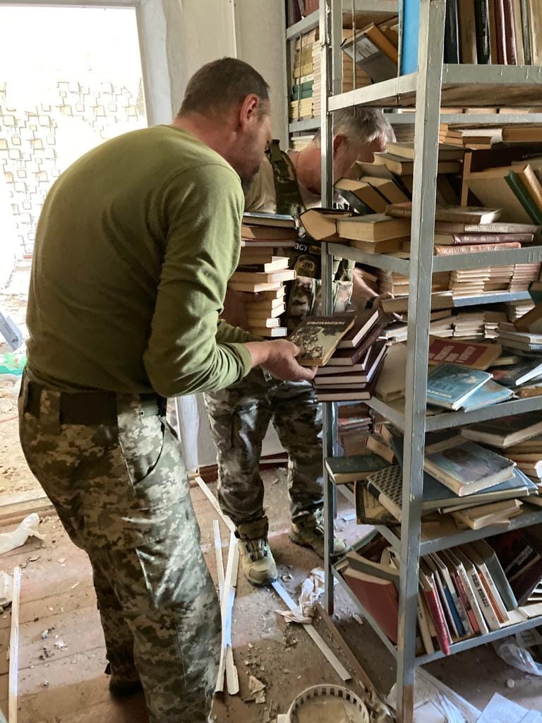 З сіверських бібліотек евакуювали книжки, літературу збережуть в безпечнішому регіоні (ФОТО) 3