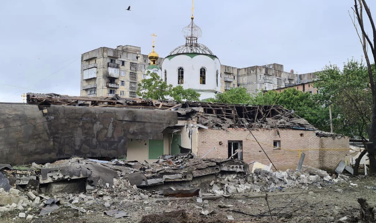 У Торецьку 22 травня росіяни пошкодили школу, в якій був “Пункт незламності” та прибудову до храму