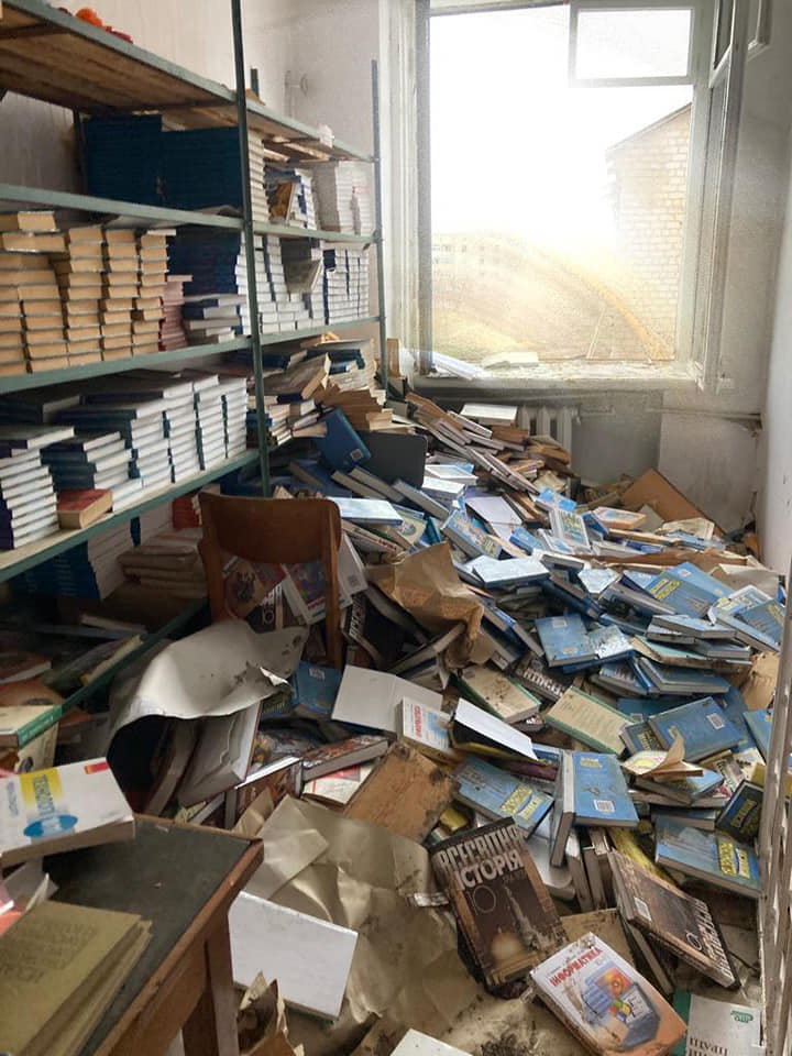 Из северских библиотек эвакуировали книги, литературу сохранят в более безопасном регионе (ФОТО) 1