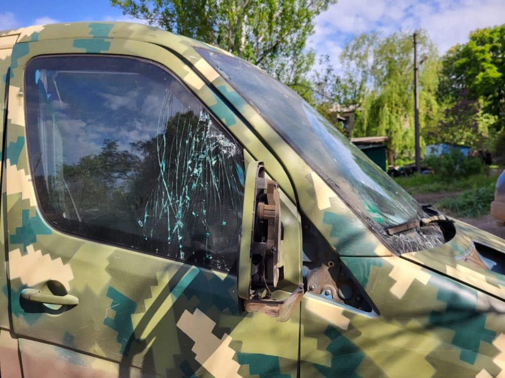 Росіяни обстріляли авто поліцейських біля Часів Яра, поранені п’ятеро “Білих янголів” (ФОТО, ВІДЕО)