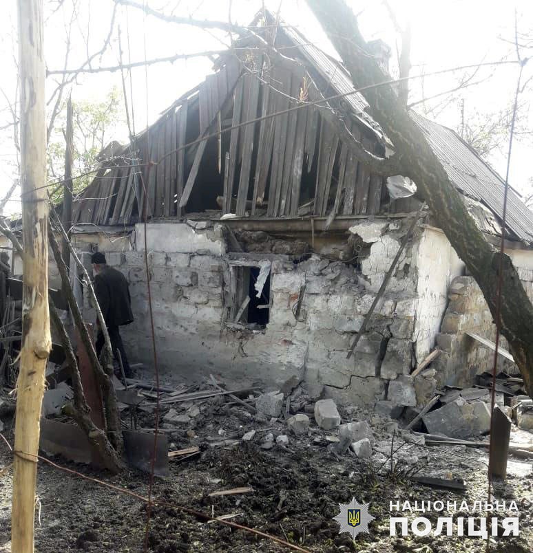 Загинули двоє людей: минулого дня окупанти обстріляли 21 населений пункт Донеччини 4