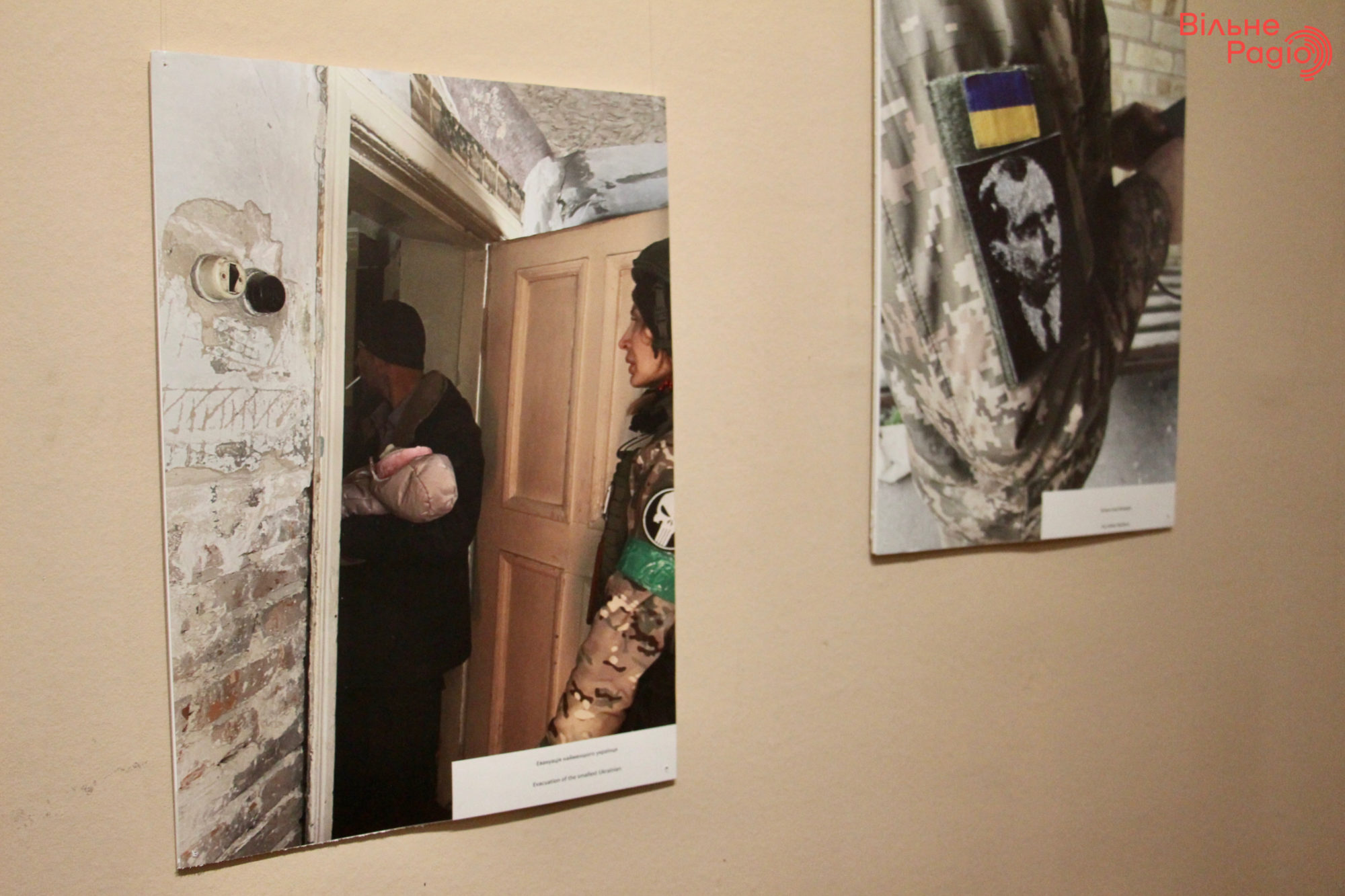 Военные трофеи и вещи из Бахмута: в Киеве работает выставка о городе-крепости (ФОТО) 13